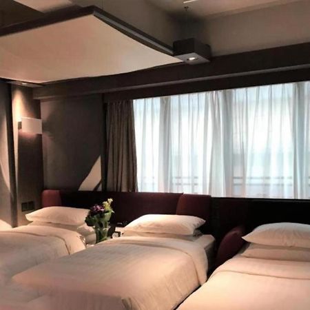 Отель Delta Lounge Гонконг Экстерьер фото