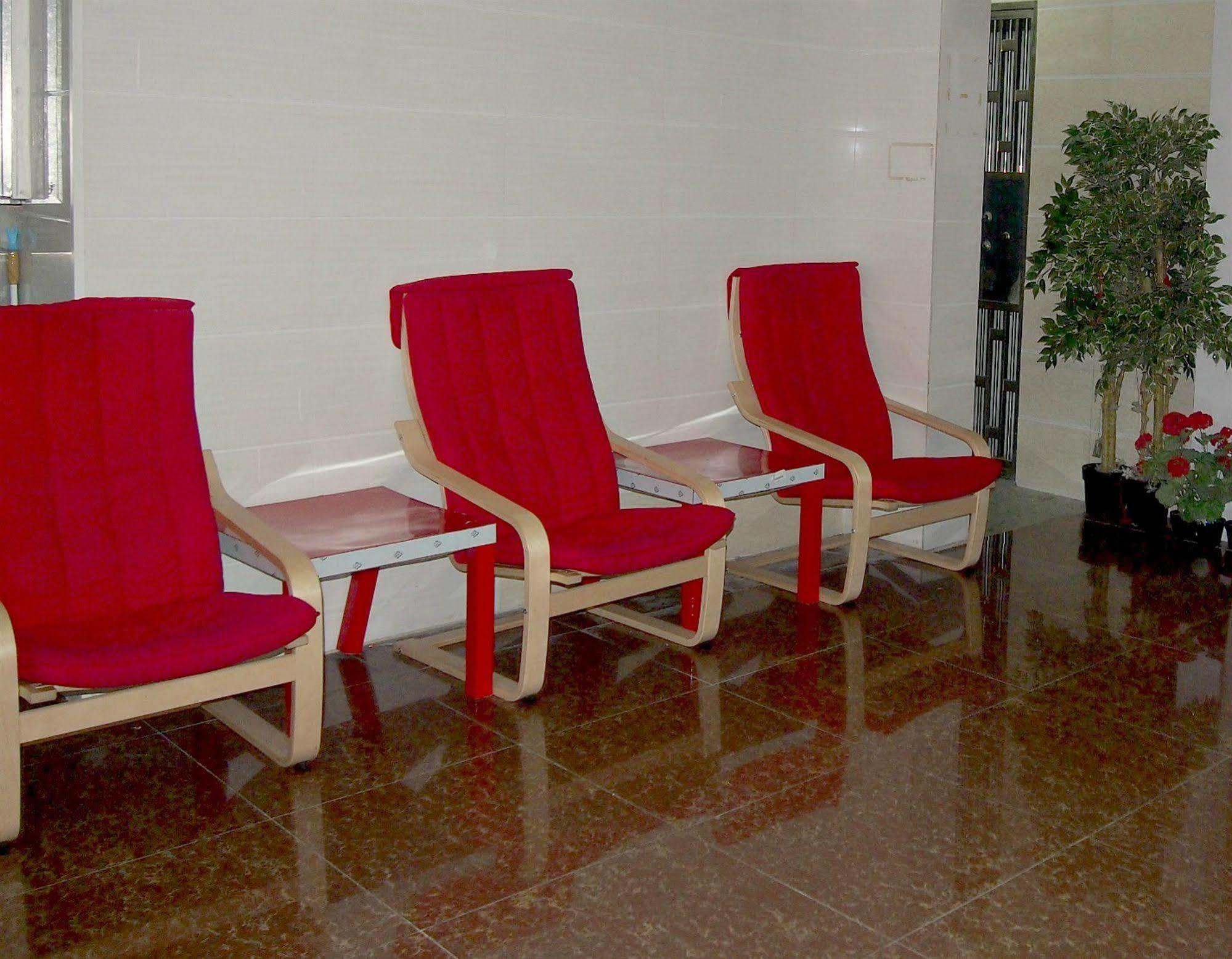 Отель Delta Lounge Гонконг Экстерьер фото